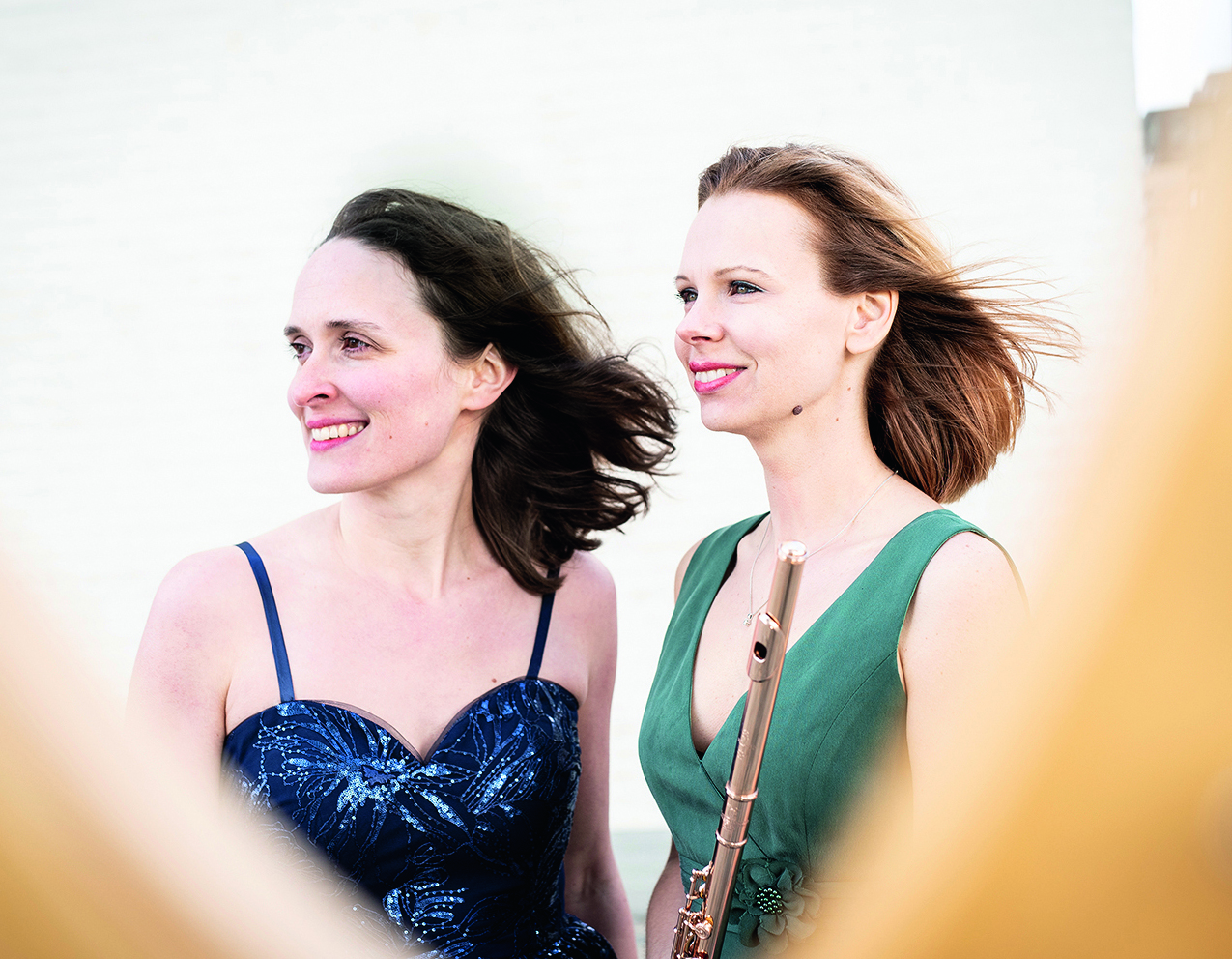 Portraitfoto von Antonia Schreiber und Alja Velkaverh