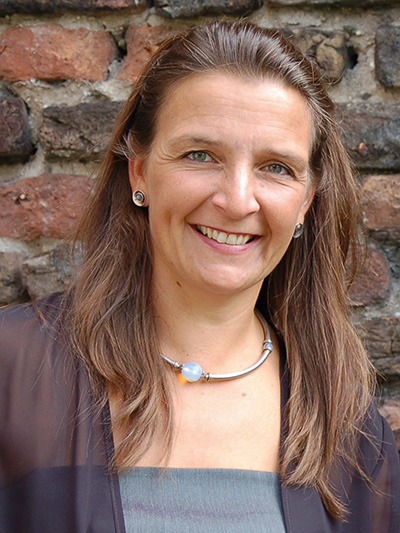 Portraitfoto der Cellistin Katharina Apel